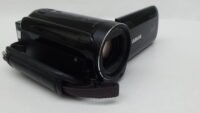 Filmadora canon hf-r700 para gravar depoimentos e entrevistas com foco nítido e áudio claro.