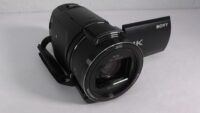 Filmadora sony fdr-ax43 4k de filmagem usada para produção de conteúdo corporativo e vídeos de treinamento.