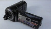 Filmadora sony hdr-pj30 para igreja usada com operação simples e transmissão ao vivo facilitada para o YouTube.