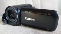 filmadora canon hf-r800 é ideal para levar em viagens sem ocupar muito espaço na sua bolsa ou mochila