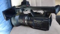 Filmadora Panasonic AG-AC90 completa com a tela LCD