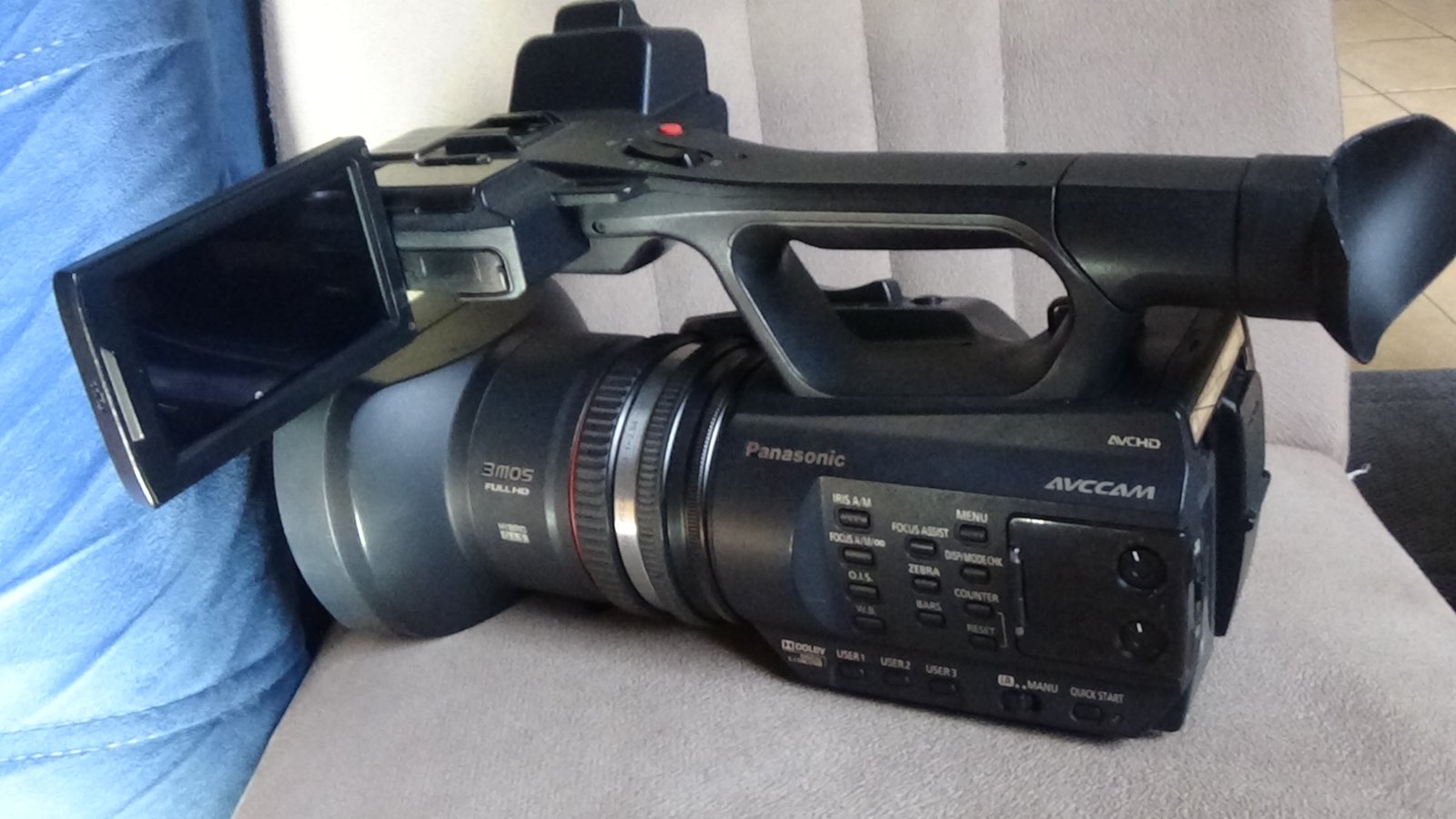 Filmadora Panasonic AG-AC90 completa com a tela LCD