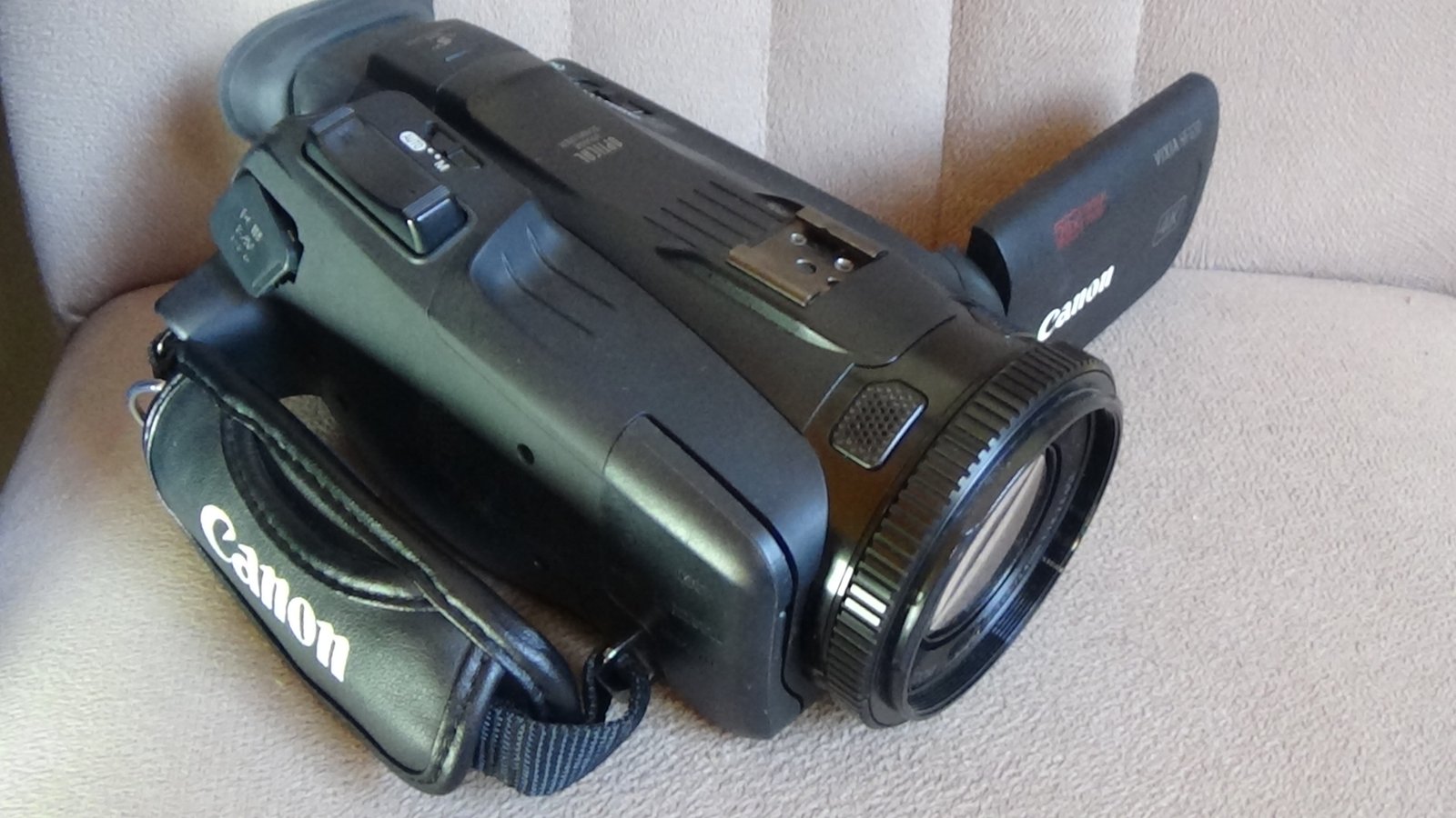 Filmadora Canon VIXIA HF G50 4K usada com lente zoom 20x e corpo em ótimo estado